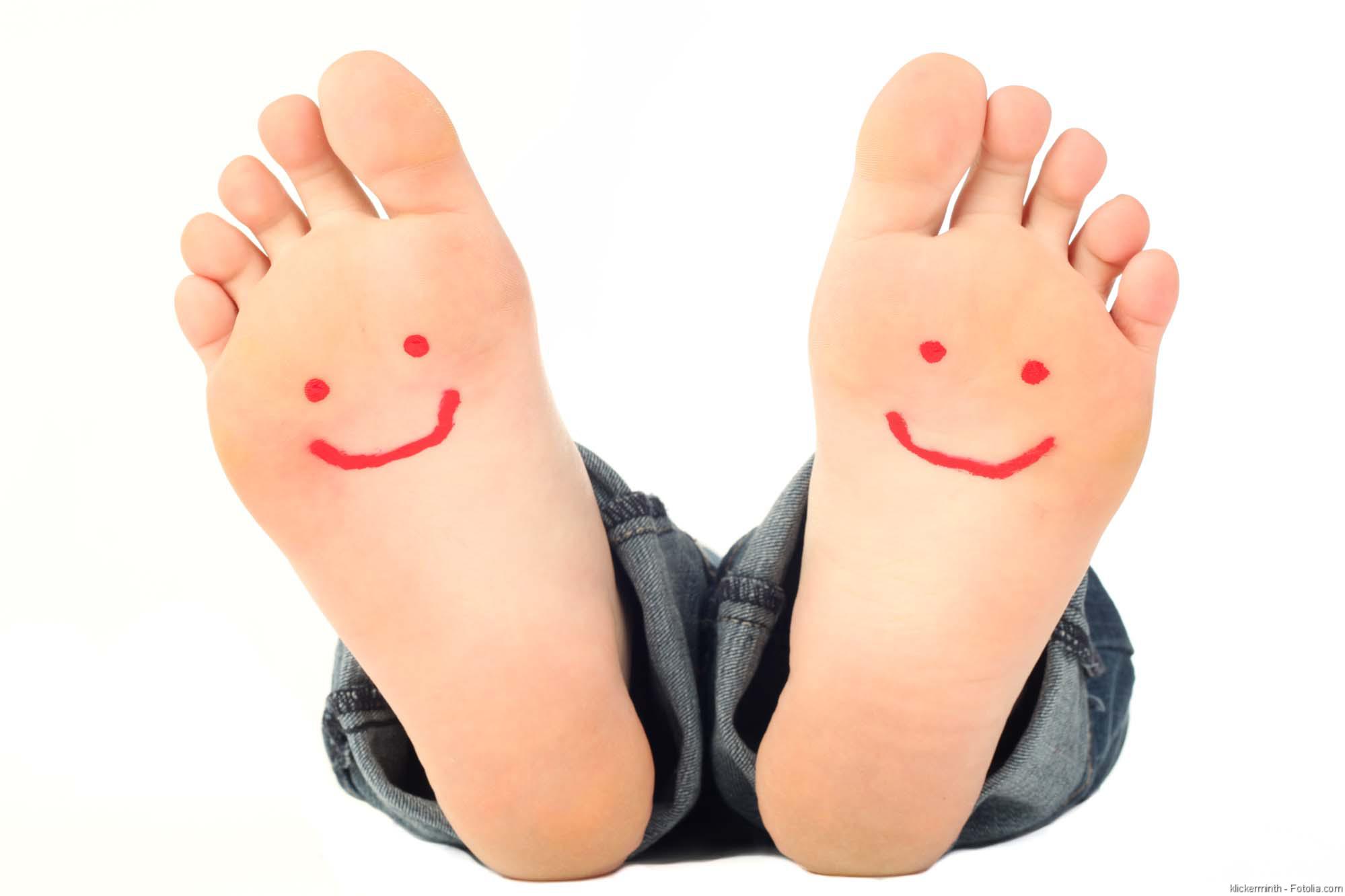 Foot tongue. Пятки улыбаются. Feet картинка для детей. Ступня на английском. Feet Flashcard.